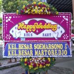 gambar bunga papan happy wedding karanganyar di toko bunga solo kra hw04