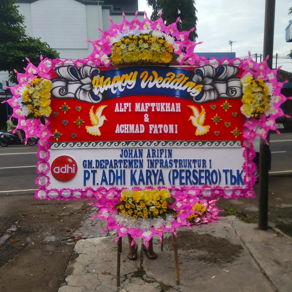 Bunga papan happy wedding dari PT Adhi Karya di Toko Bunga Ngawi